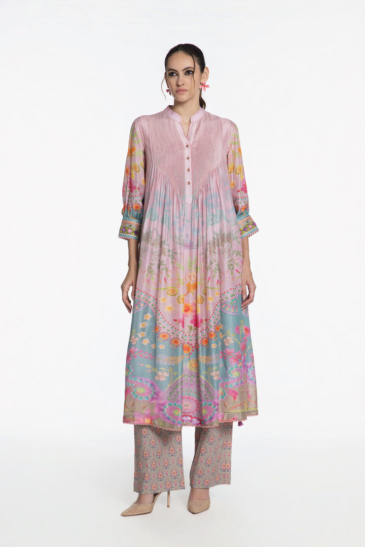 GULBAHAR PICHWAI 
PINTUCK KURTA