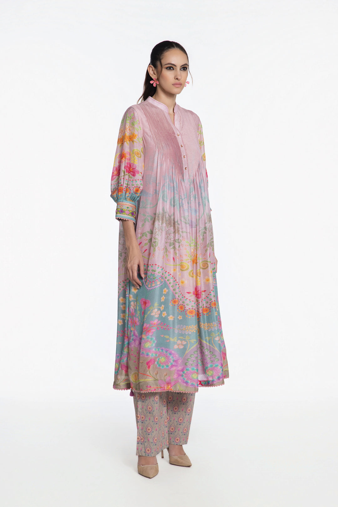 GULBAHAR PICHWAI 
PINTUCK KURTA