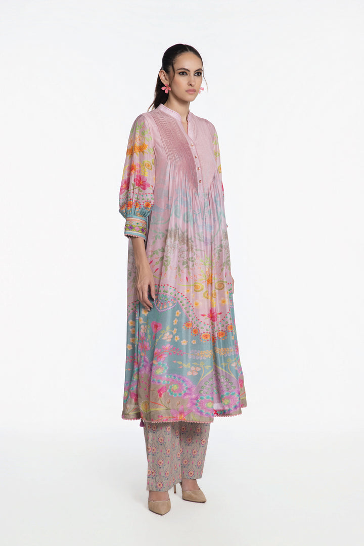 GULBAHAR PICHWAI 
PINTUCK KURTA
