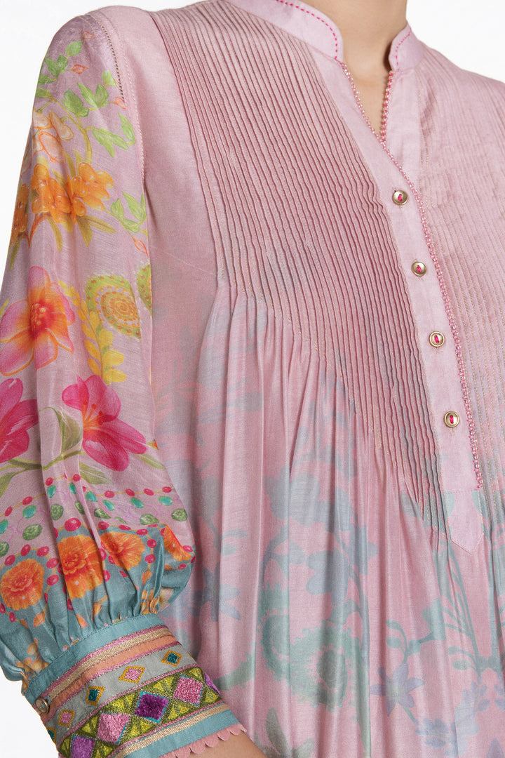 GULBAHAR PICHWAI 
PINTUCK KURTA