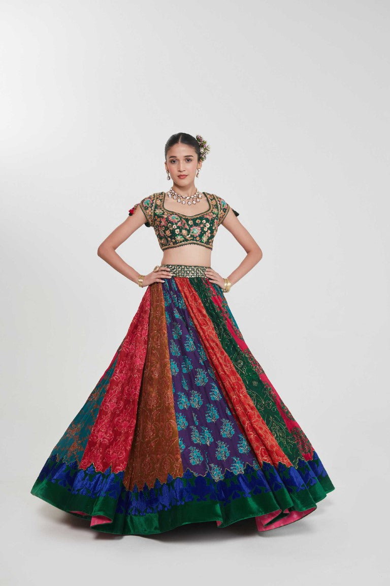 MEHER LEHANGA SET-Kaftan-Siddhartha Bansal