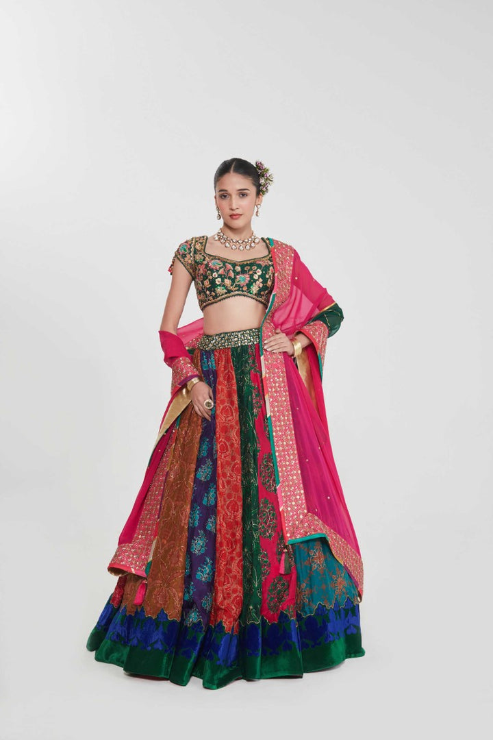 MEHER LEHANGA SET-Kaftan-Siddhartha Bansal