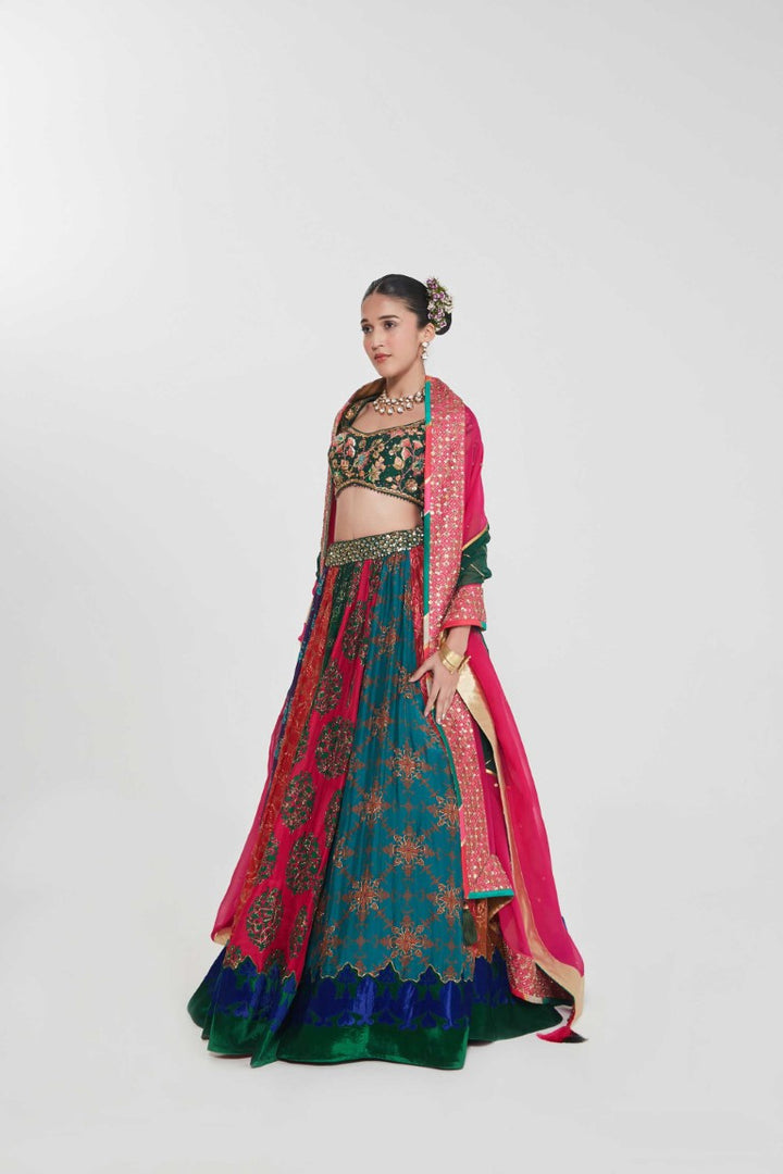 MEHER LEHANGA SET-Kaftan-Siddhartha Bansal