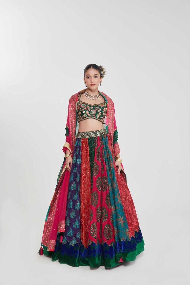 MEHER LEHANGA SET-Kaftan-Siddhartha Bansal