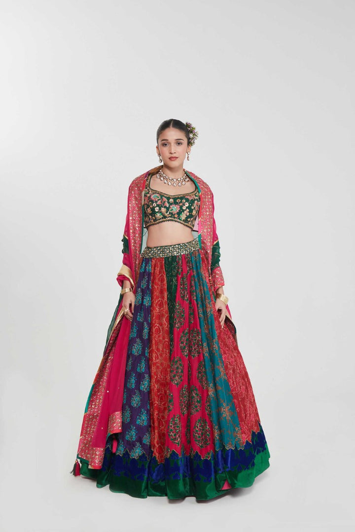MEHER LEHANGA SET-Kaftan-Siddhartha Bansal