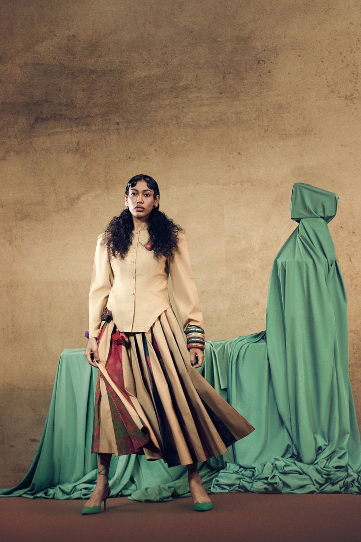 Beidge Garasia Blouse And Beidge Knife Pleated Skirt Set