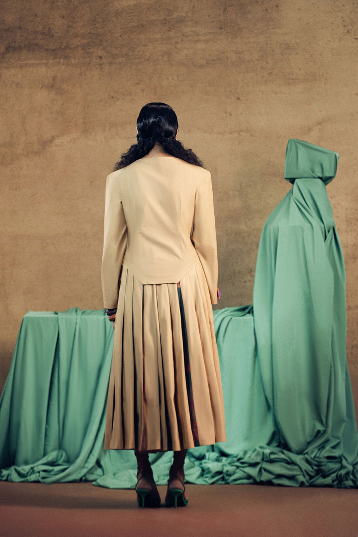 Beidge Garasia Blouse And Beidge Knife Pleated Skirt Set