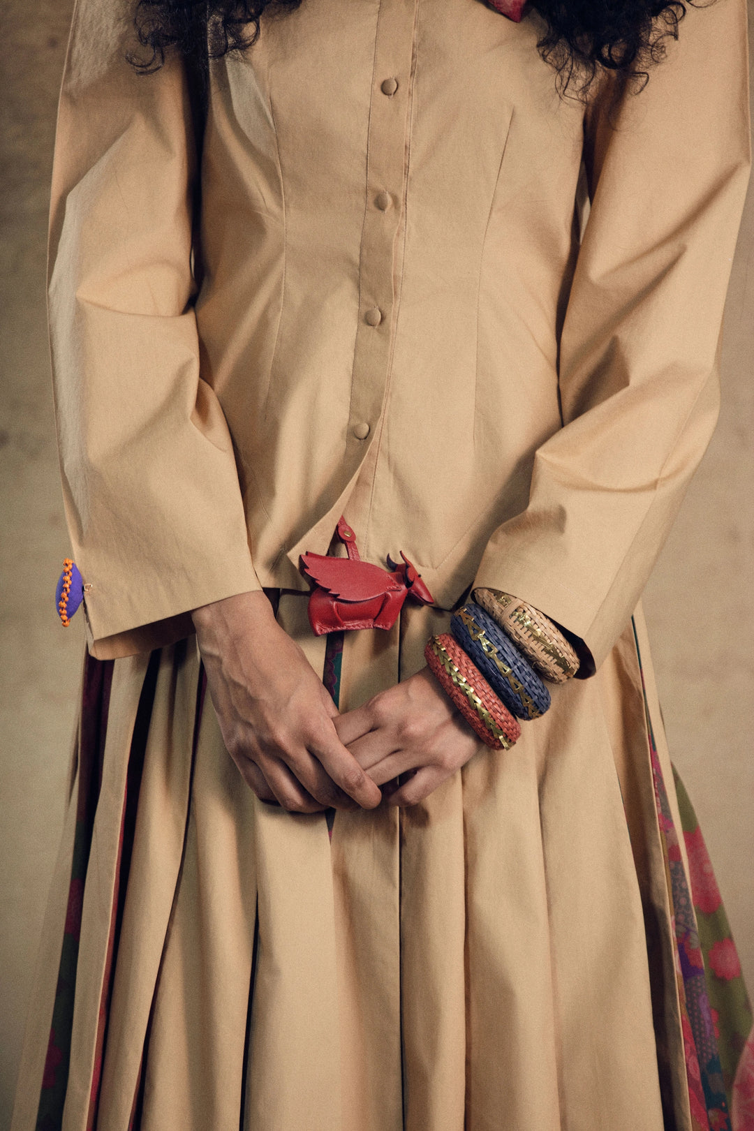 Beidge Garasia Blouse And Beidge Knife Pleated Skirt Set
